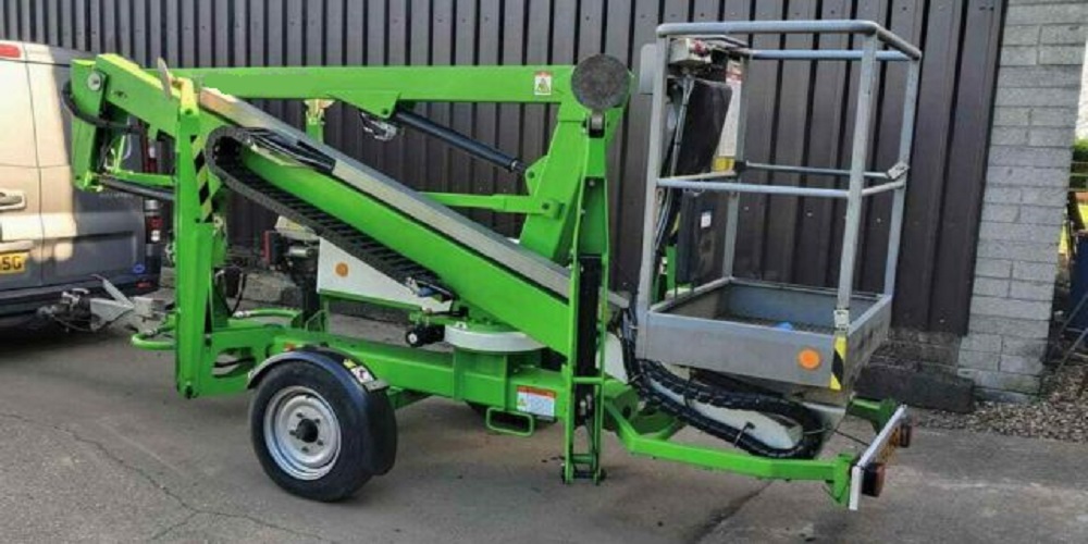 Truck-mounted or trailer boom lift
